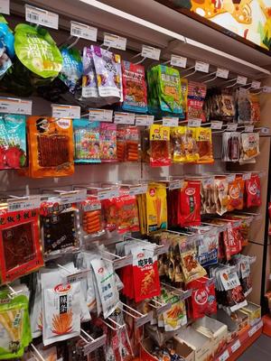 頭部品牌降價小工廠起死回生!零食折扣店鯰魚游向哪里?